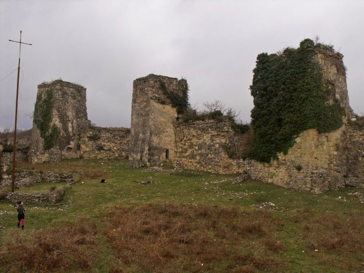 Chakvinji Fortress: A Georgian Hilltop Stronghold 1 Chakvinji Fortress