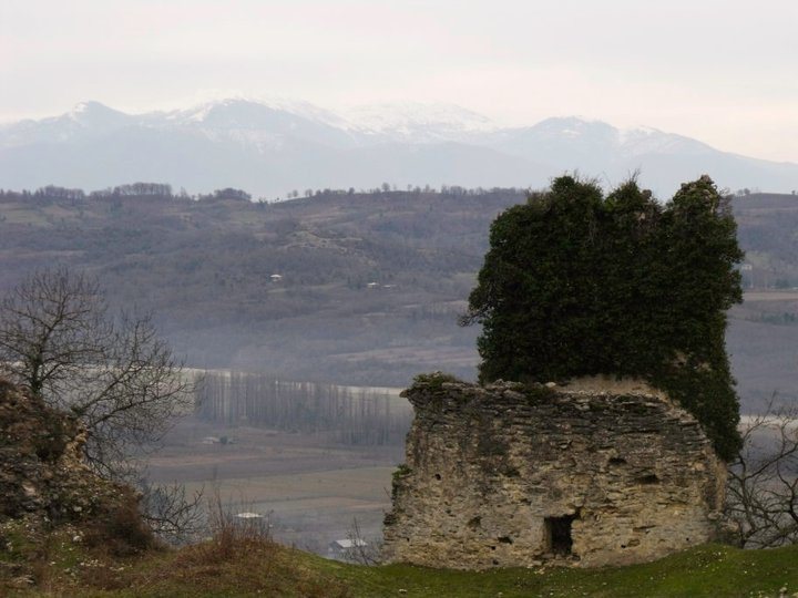 Chakvinji Fortress: A Georgian Hilltop Stronghold 2 Chakvinji Fortress