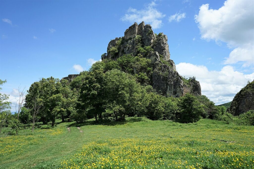 Khornabuji Castle: A Medieval Fortress and Castle-Town in Georgia 1 Khornabuji Castle