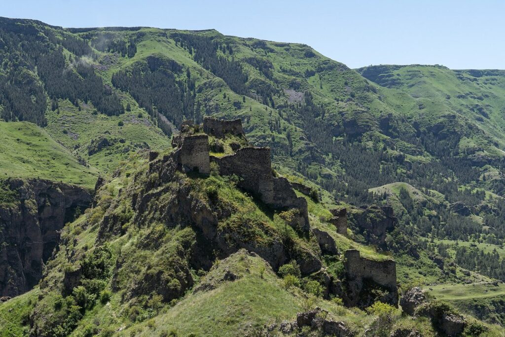 Tmogvi: A Medieval Fortress and Town in Georgia 1 Tmogvi