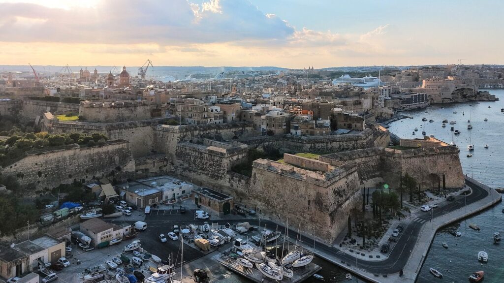 Fortifications of Birgu: Malta’s Defensive Walls and Forts 1 Fortifications of Birgu