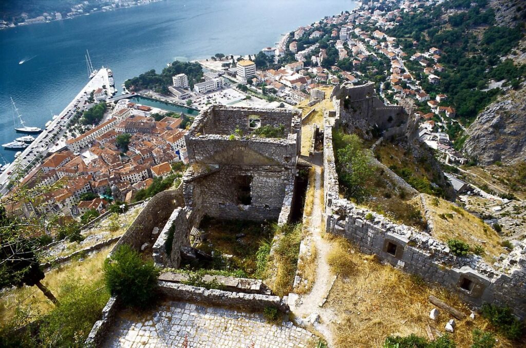 Fortifications of Kotor: A Multi-Period Defensive System in Montenegro 4 Fortifications of Kotor