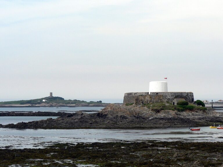 Fort Grey: A Martello Tower and Coastal Defence on Guernsey