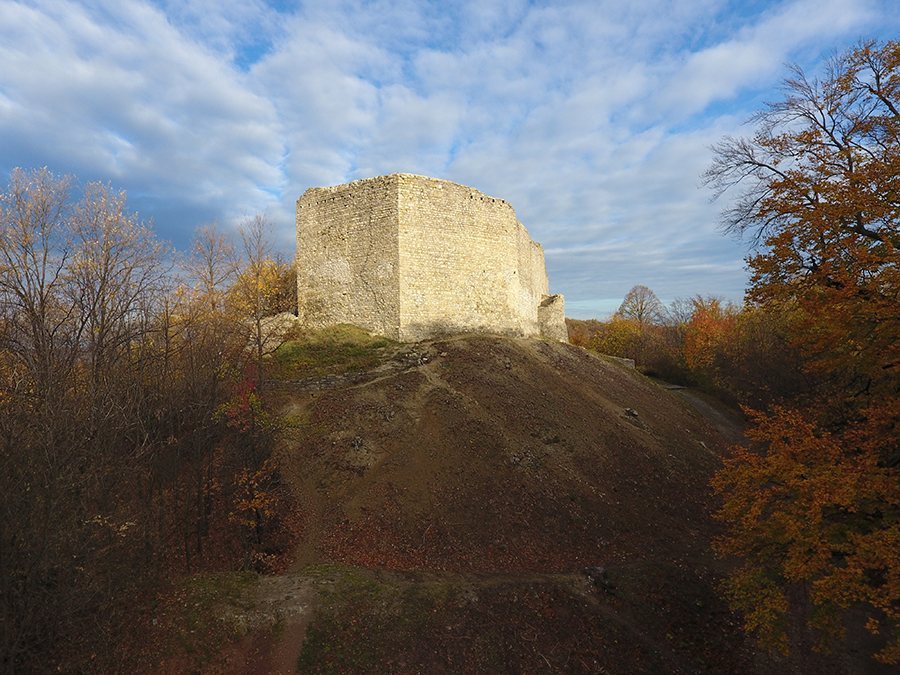 Castle of Máré: A Medieval Fortress in Hungary 1 Castle of Máré