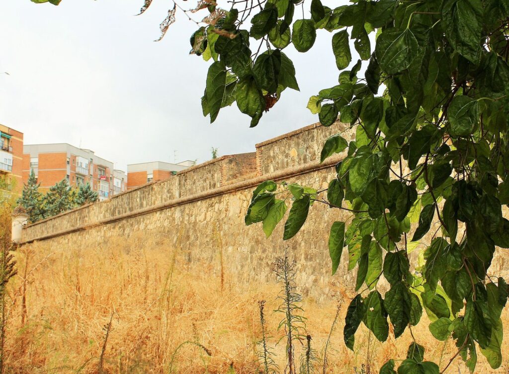 Badajoz Bastioned Enclosure: A Historic Fortification System in Spain 1 Recinto abaluartado de Badajoz
