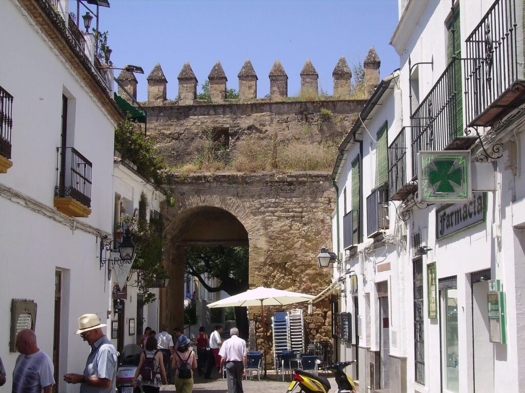 City Walls of Córdoba: A Multi-Period Defensive System 2 City walls of Córdoba