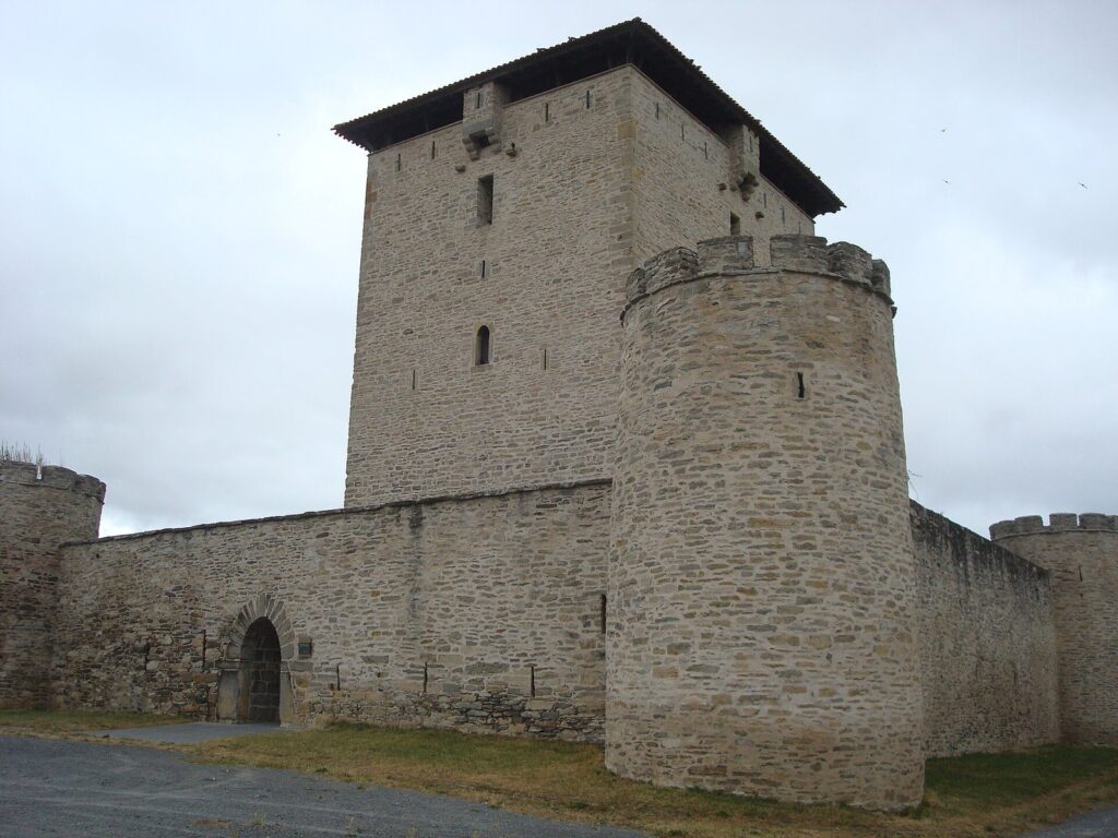 Tower of Mendoza: A Fortified Residence in Álava 1 Tower of Mendoza