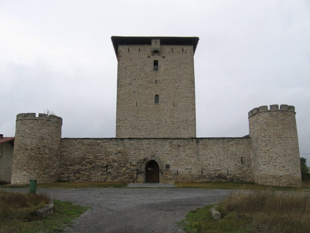 Tower of Mendoza: A Fortified Residence in Álava 2 Tower of Mendoza