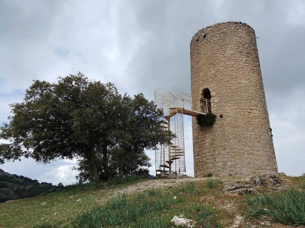 Castellón de Fique Tower: A Medieval Watchtower in Spain 1 Torre Castellón de Fique