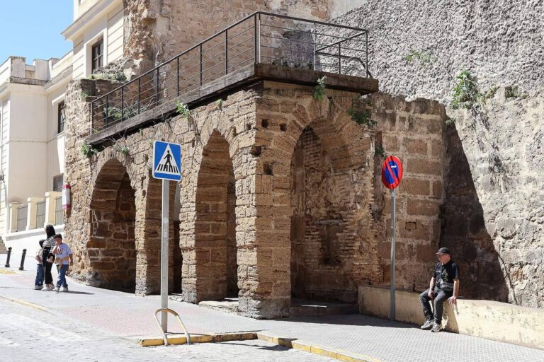 Arco de los Blancos: A Roman Gate and Medieval Entrance in Spain