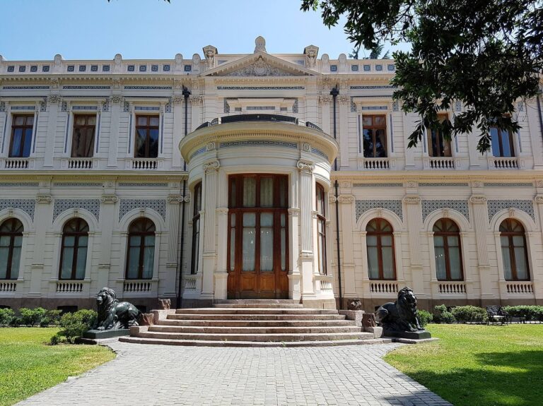 Palacio Cousiño: A Historic Mansion and Municipal Museum in Santiago