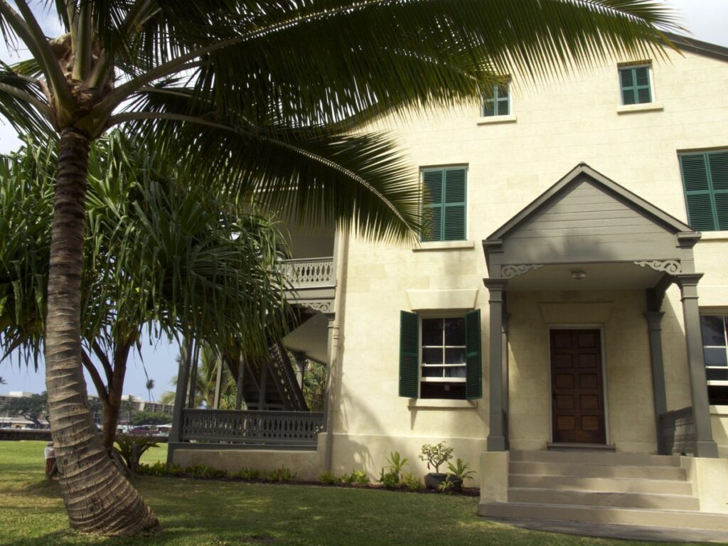 Huliheʻe Palace: A Hawaiian Royal Residence and Museum 2 Hulihee Palace