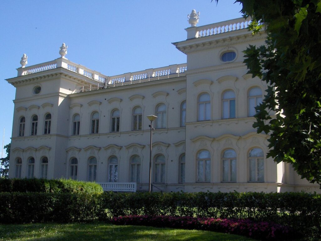 Näsilinna: A Neo-Baroque Palace and Museum in Tampere 2 Näsilinna