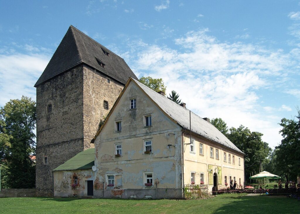 Siedlęcin Tower: A Medieval Ducal Residence in Poland 3 Siedlęcin Tower