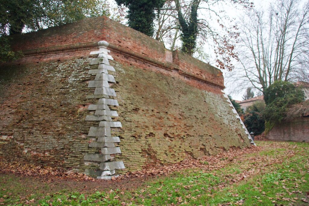 Walls of Ferrara: The City's Historic Defensive Circuit 2 Walls of Ferrara