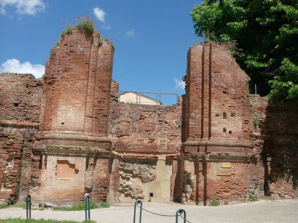 Walls of Ferrara: The City's Historic Defensive Circuit 4 Walls of Ferrara