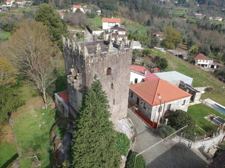 Tower of Penegate: A Gothic Fortified Residence in Portugal