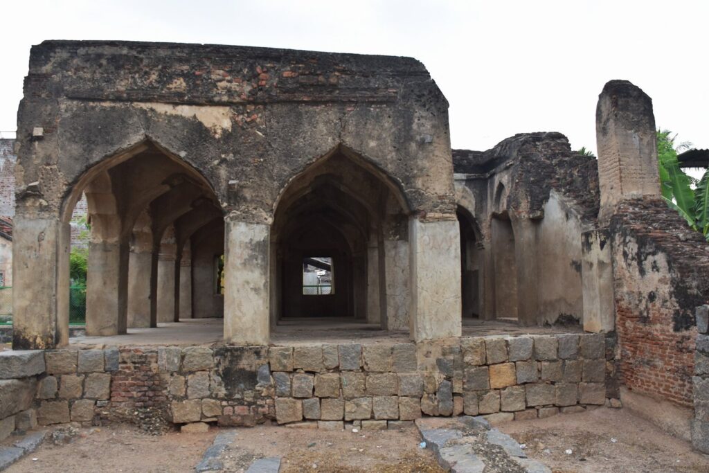 Attur Fort: A Seventeenth-Century Military Stronghold in India 1 Attur Fort