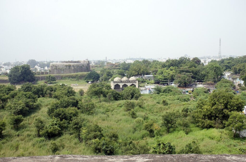 Gulbarga Fort: Headquarters of the Bahmani Sultanate 1 Gulbarga Fort