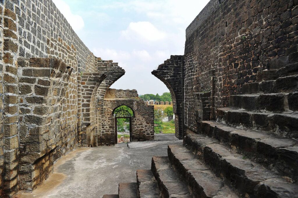 Gulbarga Fort: Headquarters of the Bahmani Sultanate 3 Gulbarga Fort