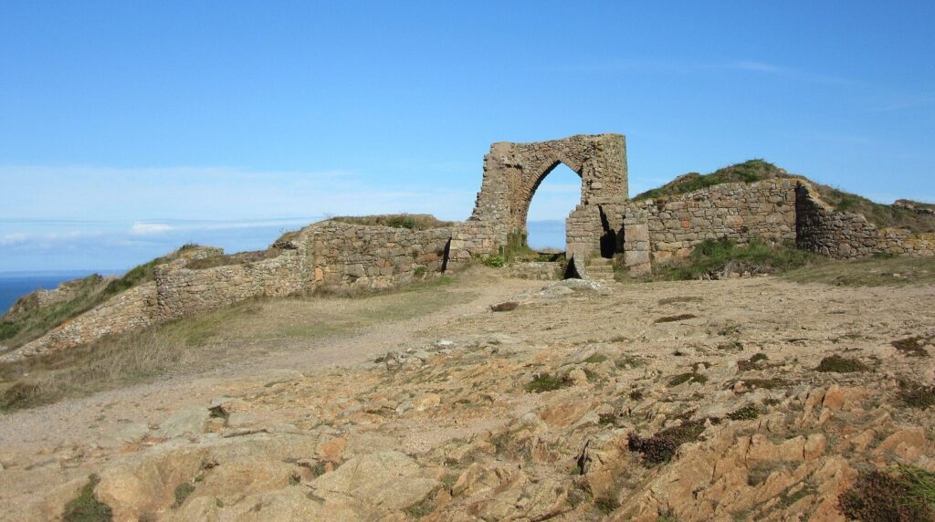 Grosnez Castle: A 14th-Century Coastal Refuge in Jersey 1 Grosnez Castle