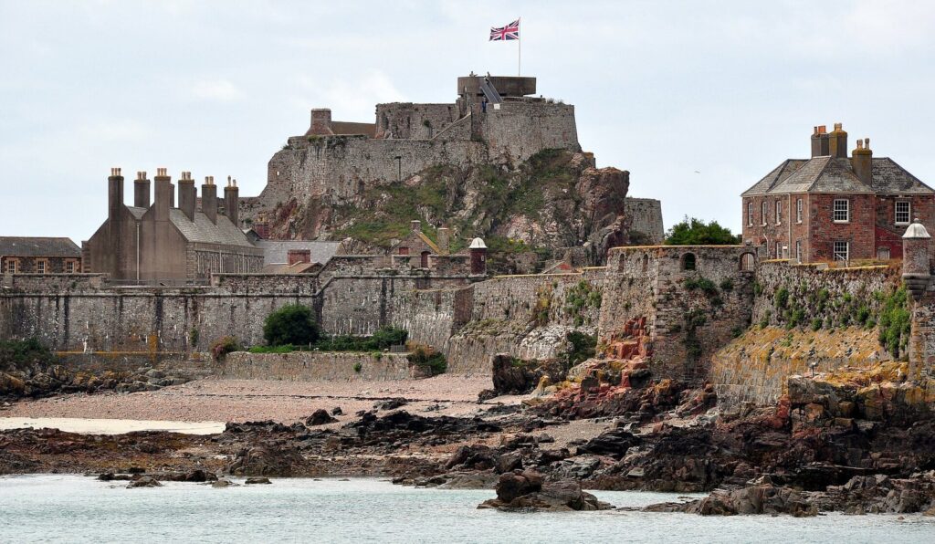 Elizabeth Castle: A Coastal Fortress in Jersey 1 Elizabeth Castle