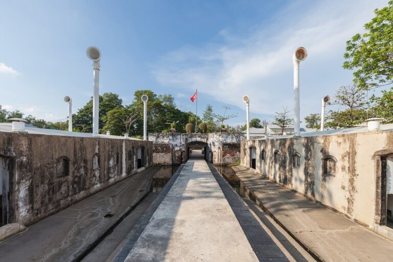 Phi Suea Samut Fort: A Siamese Naval Fortification
