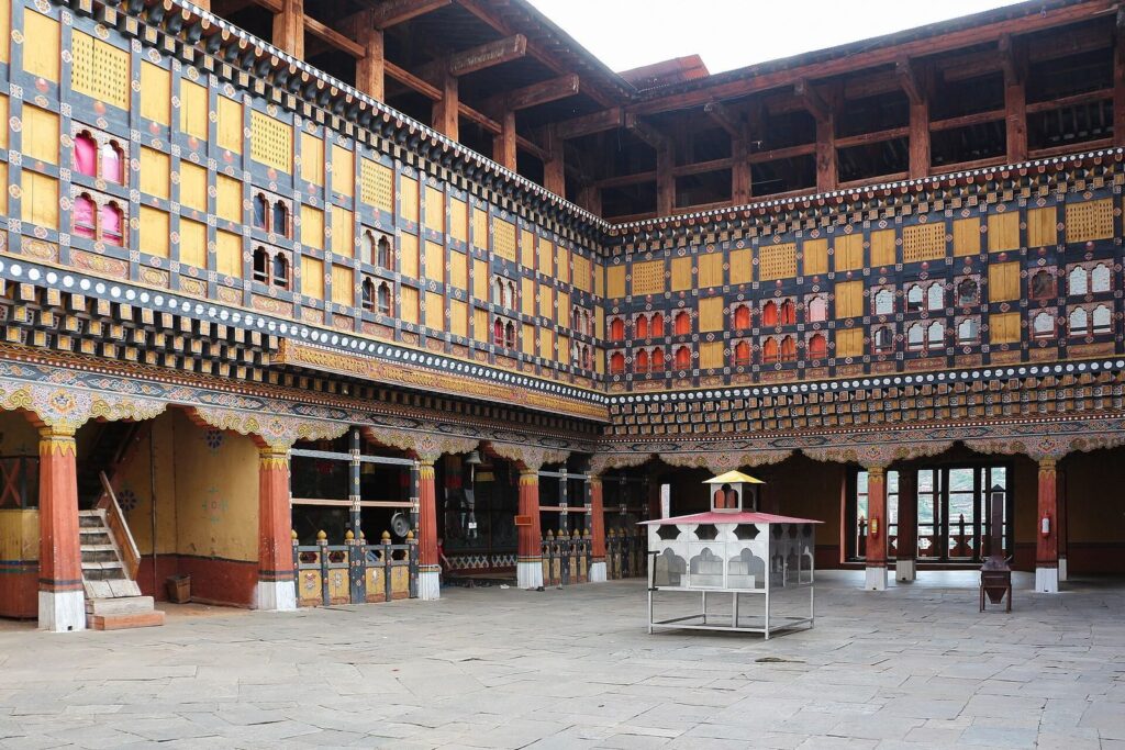 Rinpung Dzong: Bhutanese Fortress-Monastery and Administrative Center 2 Rinpung Dzong