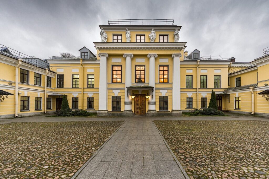 Bobrinsky Palace: A St Petersburg Family Residence 2 Bobrinsky Palace