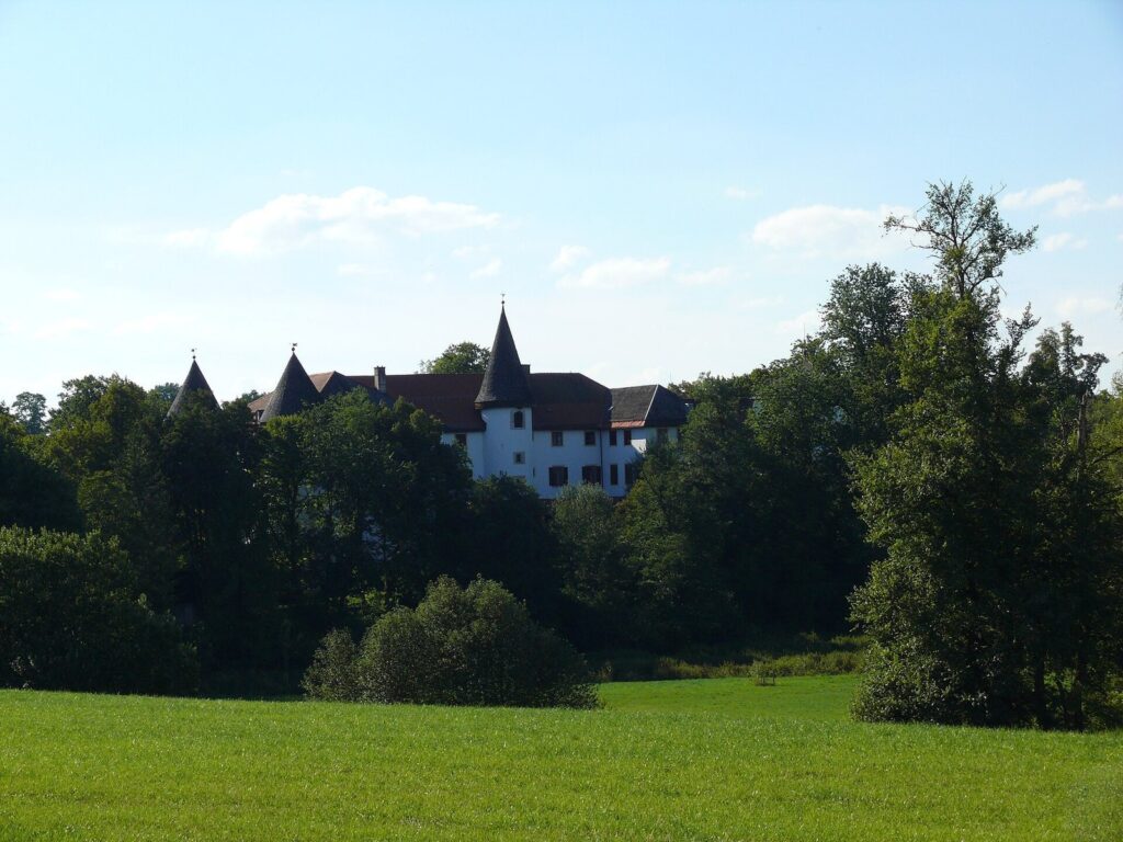 Schloss Reichersbeuern: A Moated Castle and Manor Seat in Bavaria 4 Schloss Reichersbeuern