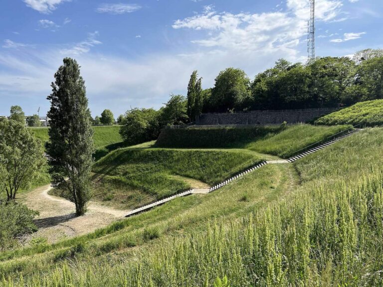 Redoute des Hautes-Bruyères: A Defensive Fortification in Villejuif