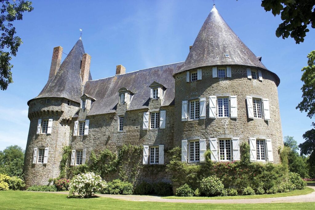 Bois-du-Maine Castle: A Medieval Riverside Stronghold in France 1 Château du Bois du Maine