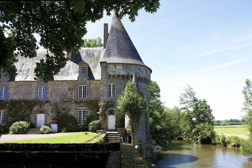 Bois-du-Maine Castle: A Medieval Riverside Stronghold in France 2 Château du Bois du Maine