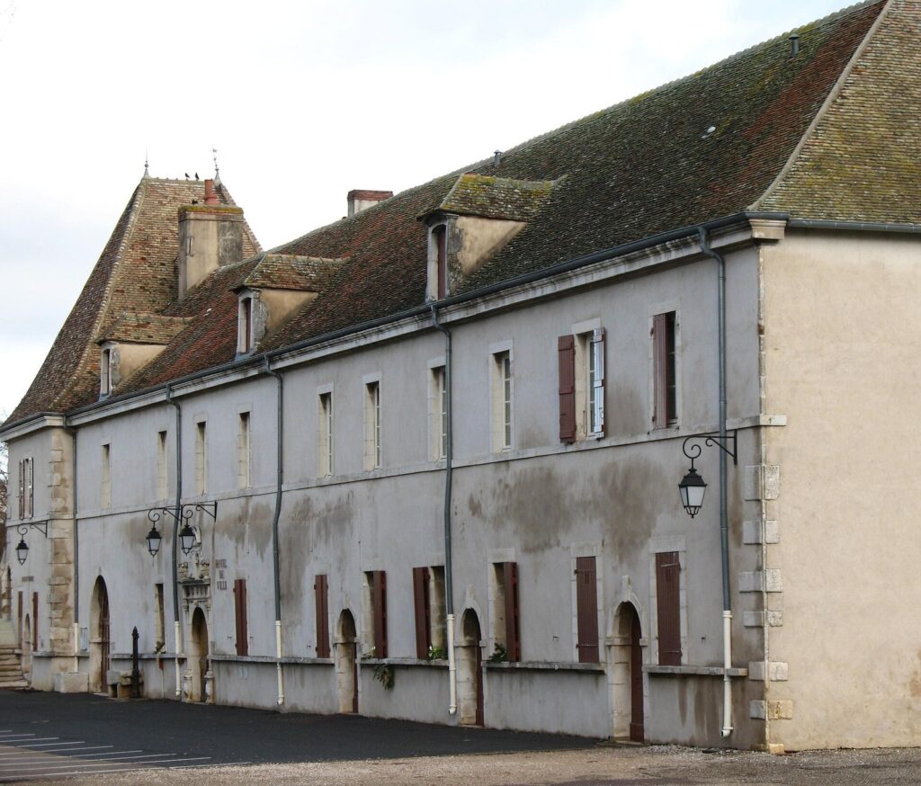 Château de Sennecey-le-Grand: A Fortified Residence in France 3 Château de Sennecey-le-Grand