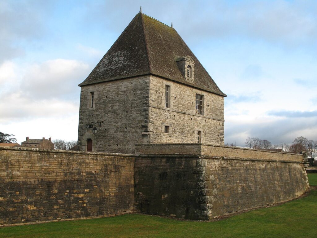 Château de Sennecey-le-Grand: A Fortified Residence in France 4 Château de Sennecey-le-Grand