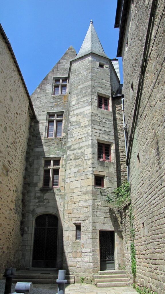 Château-Gaillard: A Medieval Residence and Court in Vannes 1 Château-Gaillard