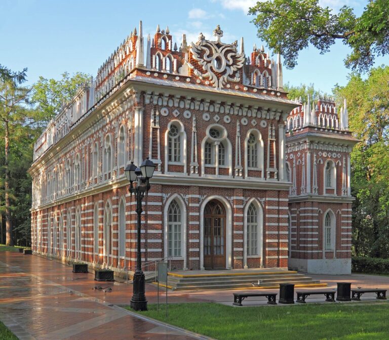 Middle Tsaritsyno Palace: A Planned Court and Entertainment Venue