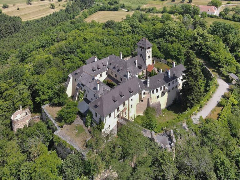 Oberranna Castle: A Medieval Castle and Fortified Church in Austria
