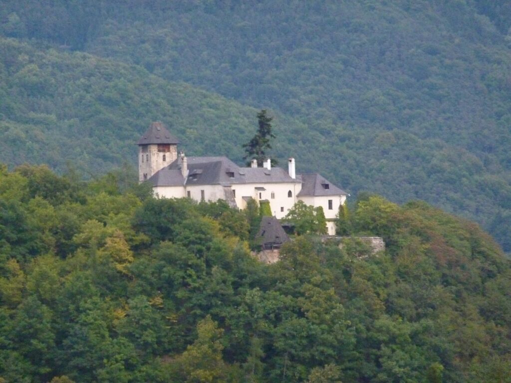 Oberranna Castle: A Medieval Castle and Fortified Church in Austria 3 Oberranna Castle