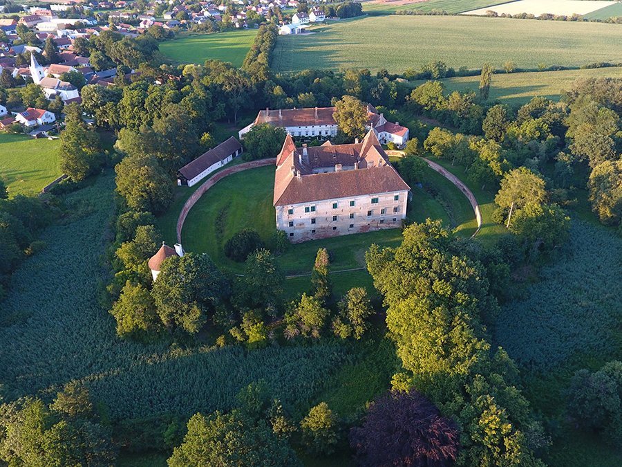 Eberau Castle: A Moated Castle Complex in Austria 1 Eberau Castle