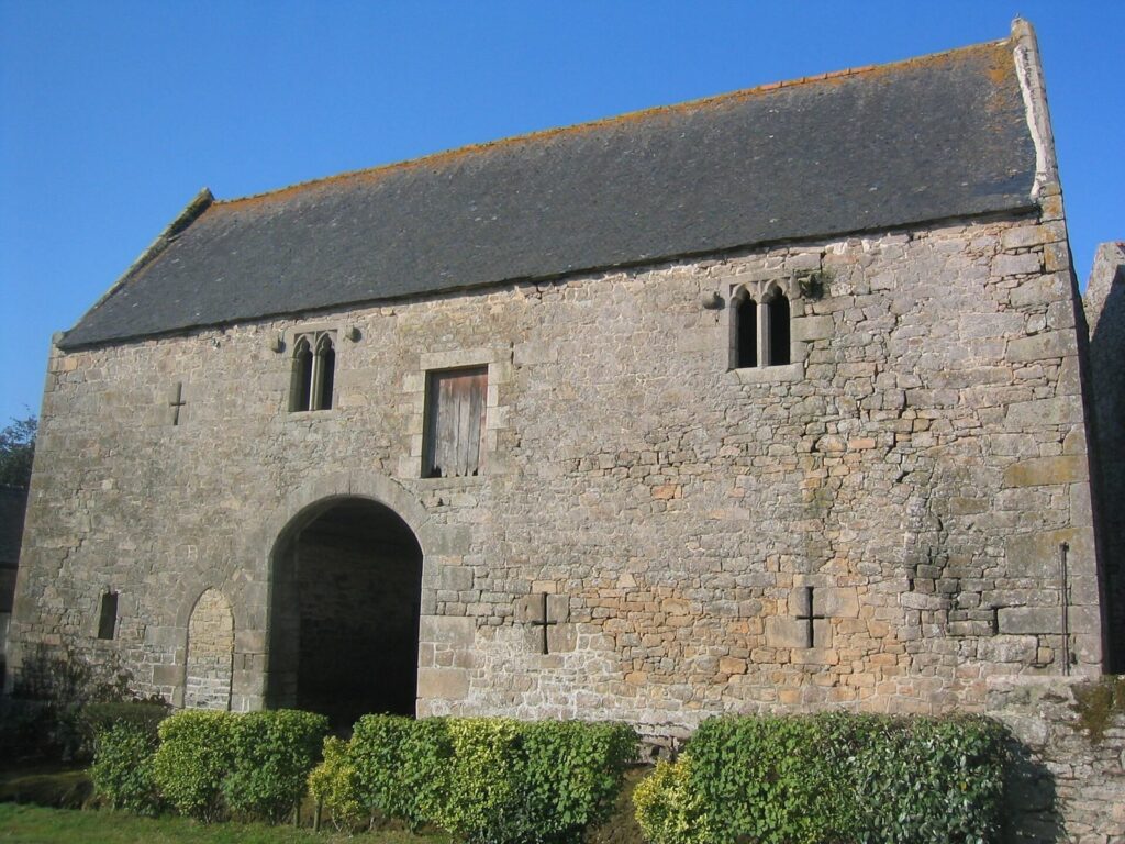 Fossés Manor: A Fortified Medieval Residence in France 2 Manoir des Fossés