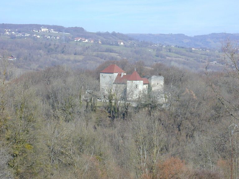Sallenôves Castle: A Fortified Residence in France
