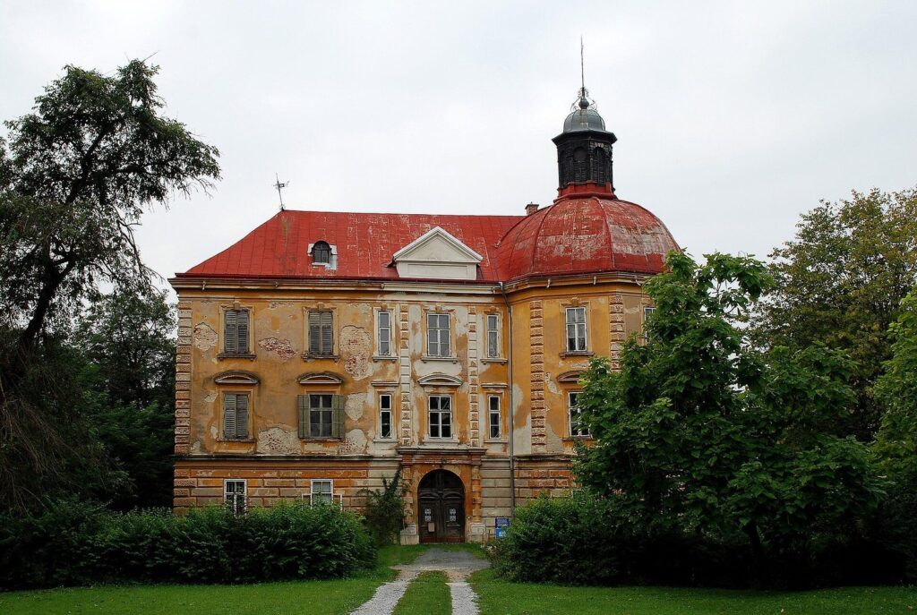 Schloss Hornegg: A Renaissance Castle and Fish-Farming Estate in Austria 1 Schloss Hornegg