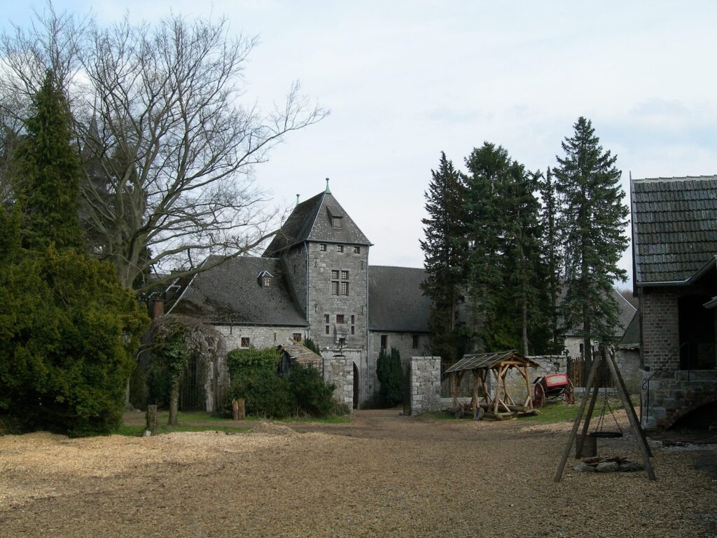 Castle Eyneburg: A Medieval Hilltop Stronghold in Belgium 1 Castle Eyneburg