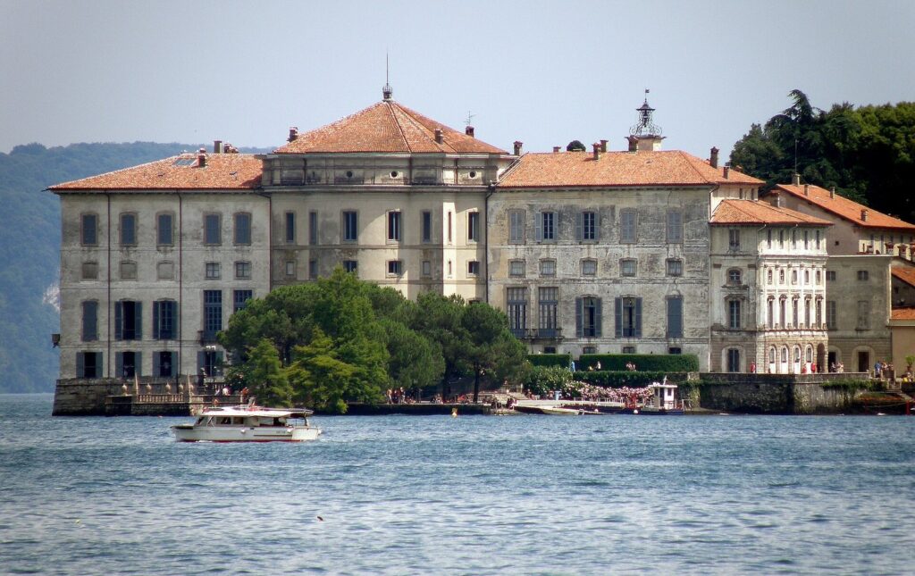 Palazzo Borromeo: A Baroque Palace on Isola Bella 1 Palazzo Borromeo