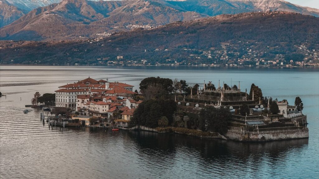 Palazzo Borromeo: A Baroque Palace on Isola Bella 3 Palazzo Borromeo
