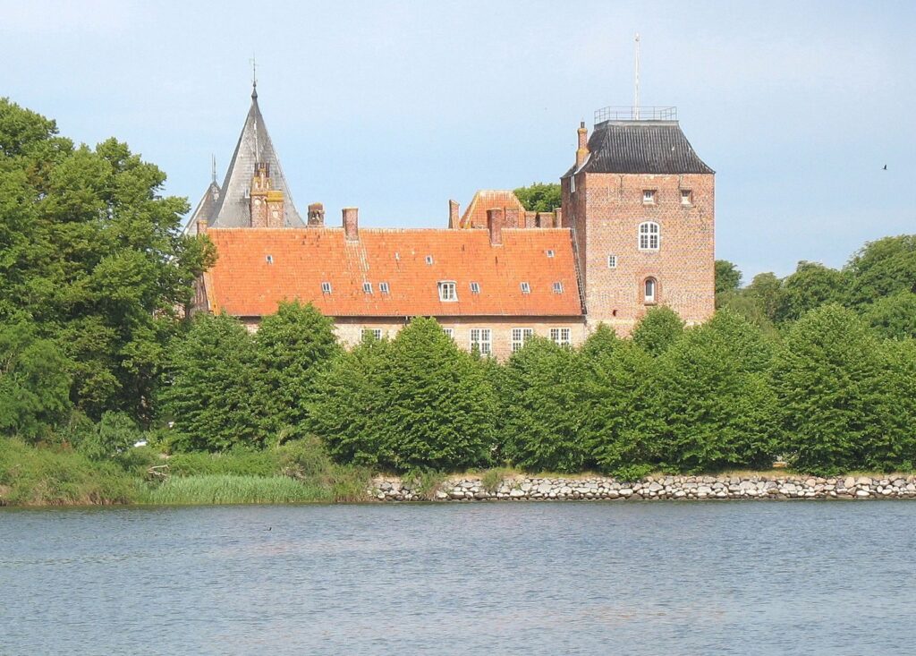 Aalholm: A Royal Castle and Administrative Seat on Lolland, Denmark 3 Aalholm
