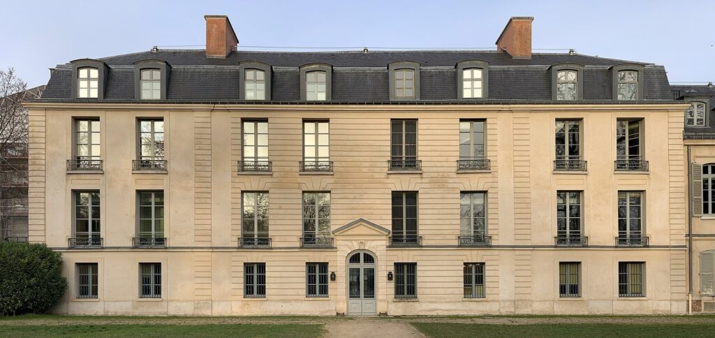 Château du Parangon: A Seventeenth-Century Estate and School in Joinville-le-Pont 1 Château du Parangon