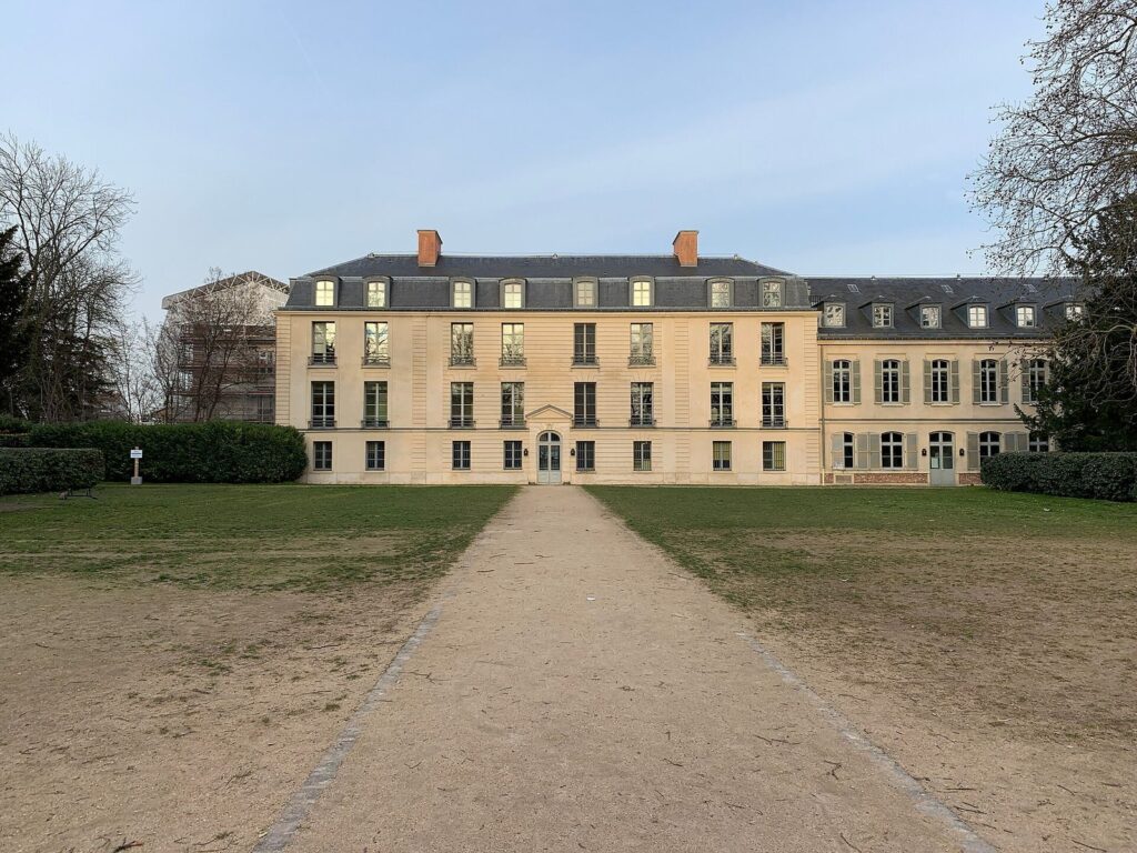 Château du Parangon: A Seventeenth-Century Estate and School in Joinville-le-Pont 2 Château du Parangon