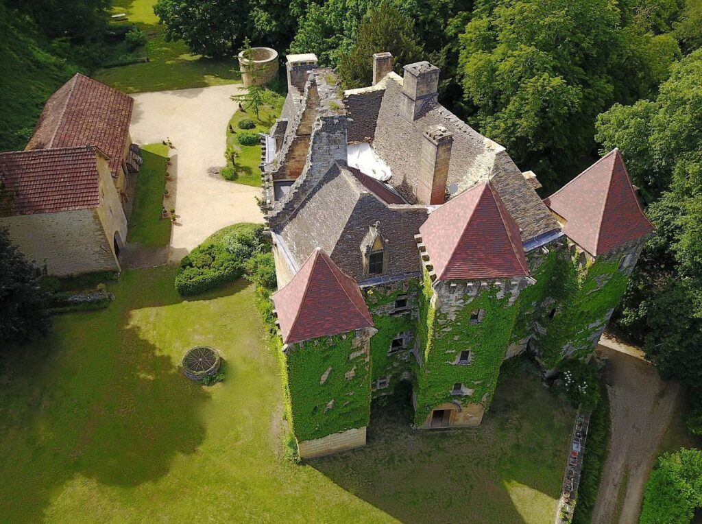 Château de la Faye: A Medieval Stronghold and Noble Residence in France 3 Château de la Faye